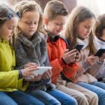 NIÑOS CELULARES