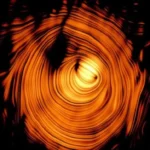 astronomos-captaron-el-ojo-de-sauron-blazar-cosmico-que-dispara-particulas-atomicas-a-la-tierra-1024x724