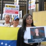 La diáspora venezolana en Perú celebra el Nobel de la Paz de Machado como si fuera suyo