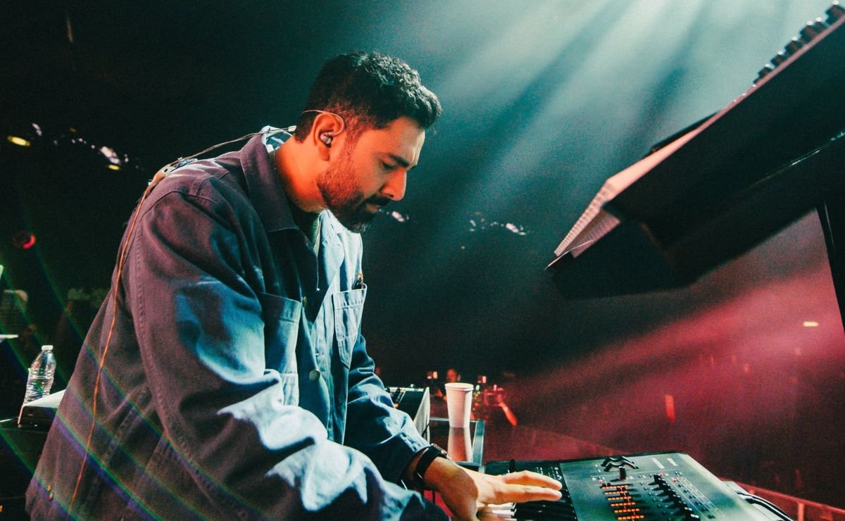busc - Jonathan Samuel, tecladista de Camilo Séptimo